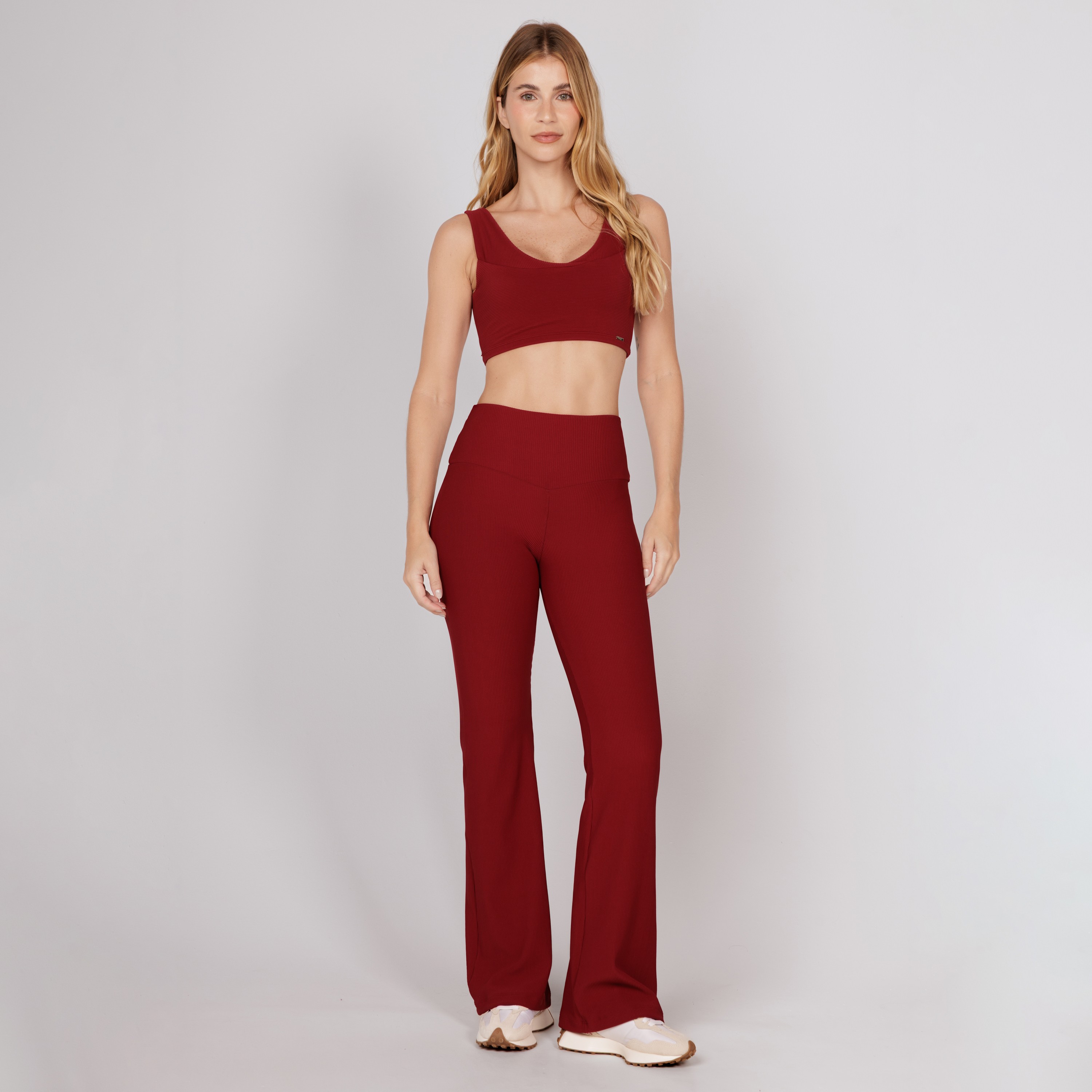 Calça Flare Canelada Bordô Essential