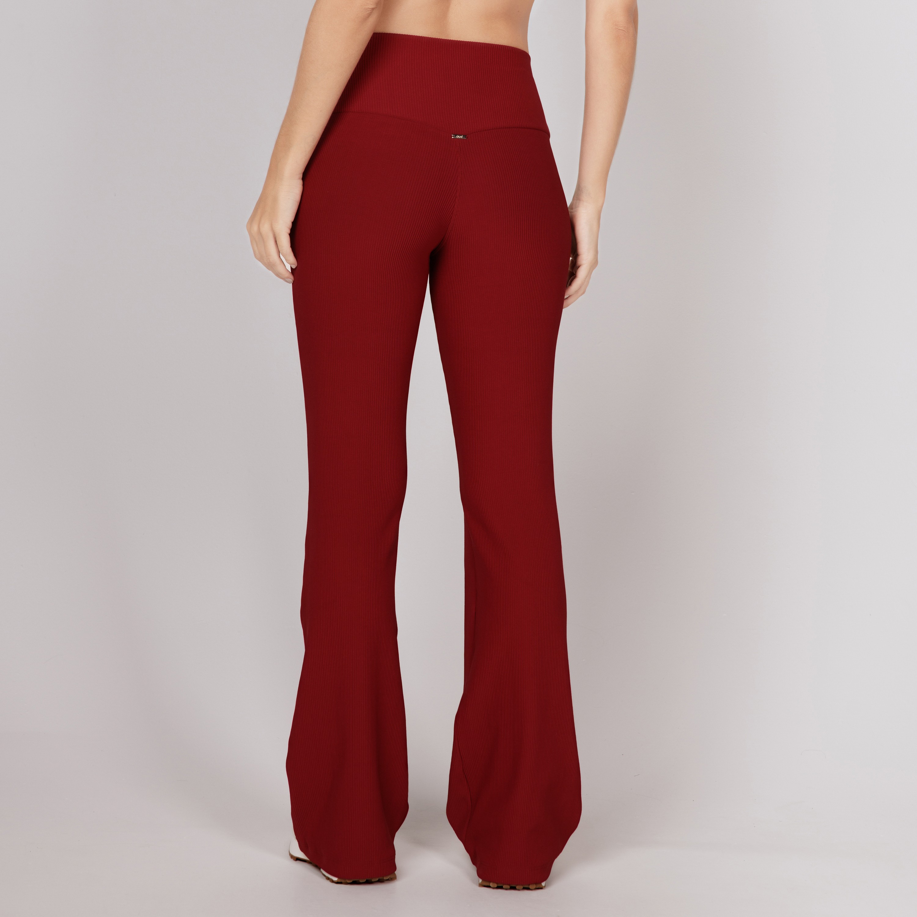 Calça Flare Canelada Bordô Essential