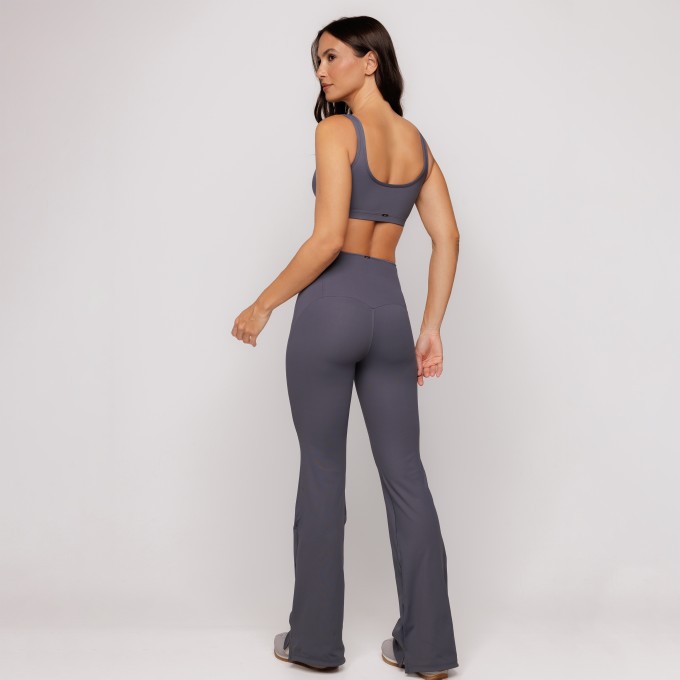 Calça Flare Essence Cinza Chumbo Timeless