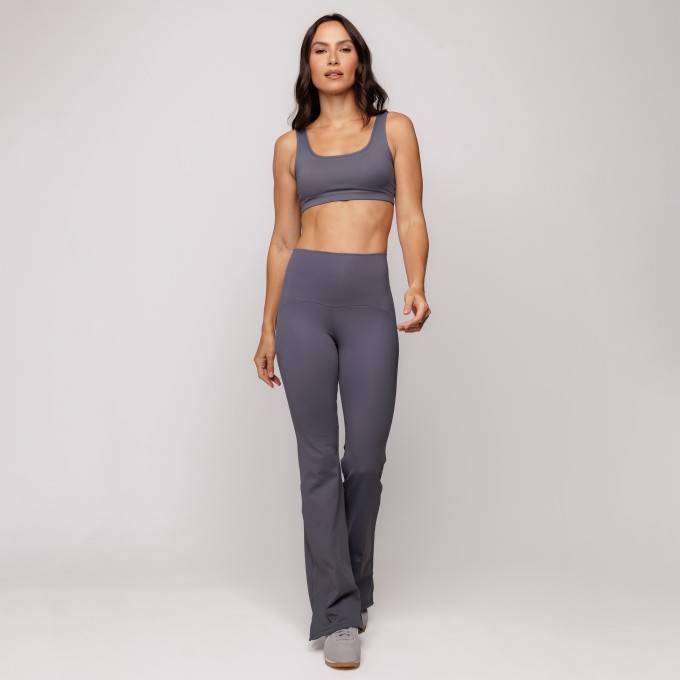 Calça Flare Essence Cinza Chumbo Timeless